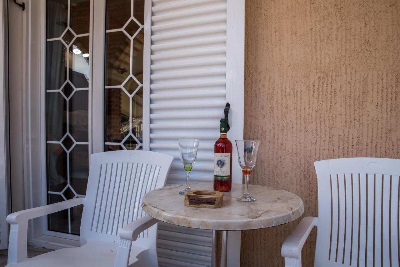Plános Paradise Bar Apartments מראה חיצוני תמונה