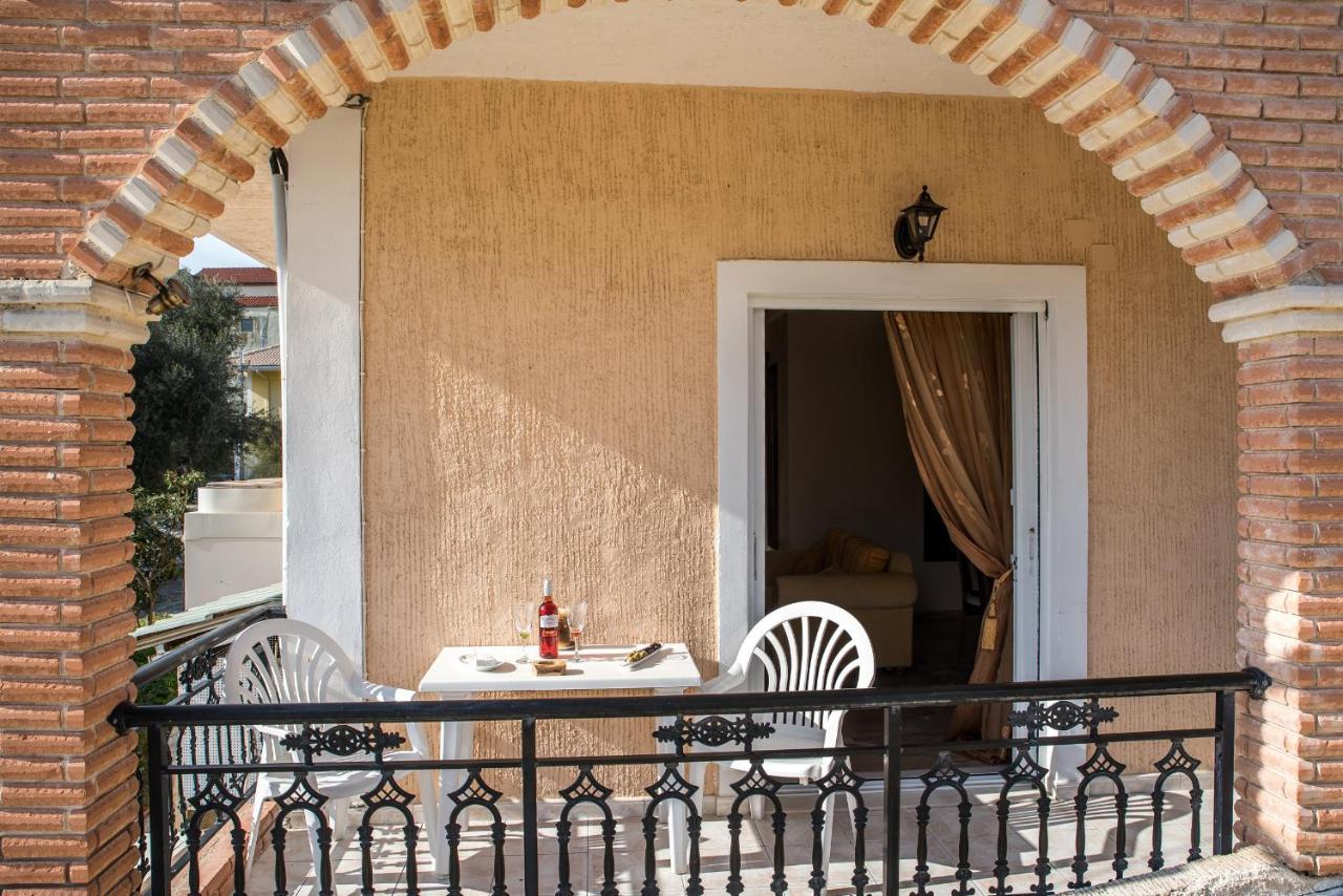 Plános Paradise Bar Apartments מראה חיצוני תמונה