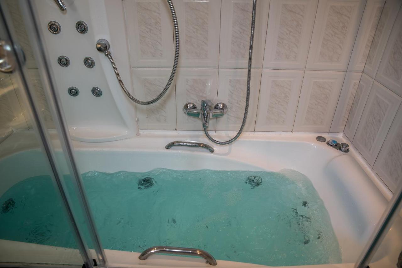 Plános Paradise Bar Apartments מראה חיצוני תמונה