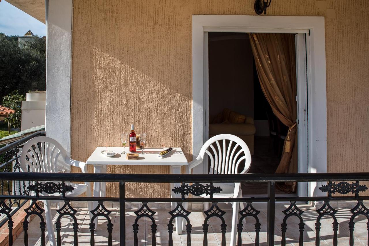 Plános Paradise Bar Apartments מראה חיצוני תמונה