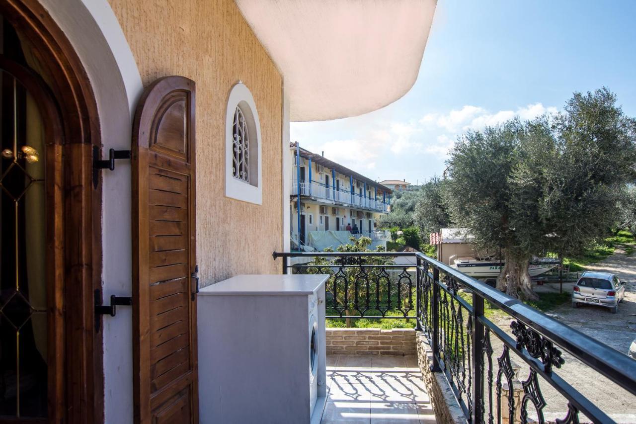 Plános Paradise Bar Apartments מראה חיצוני תמונה